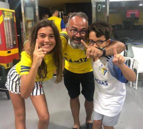 Alvaro Cervera with his children.